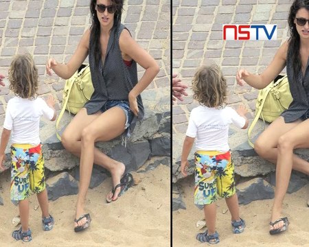 Penelope Cruz flaunts her body on the beach