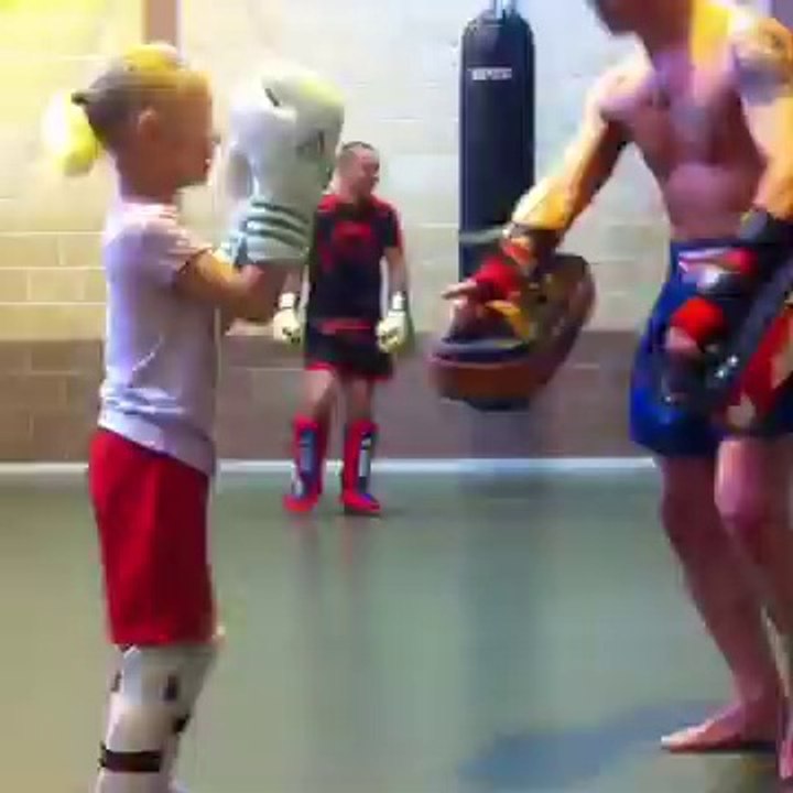 Mathilde fait ses débuts en kick boxing
