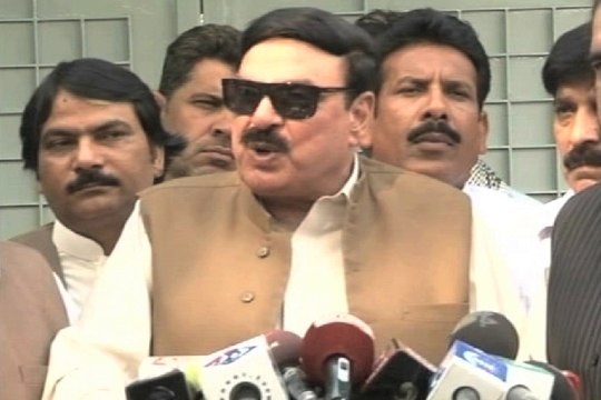 Dunya News - “The government that can sacrifice Rana Sanaullah can also sacrifice Khawaja Saad Rafique and Sardar Ayaz Sadiq, if need be.” – Sheikh Rasheed