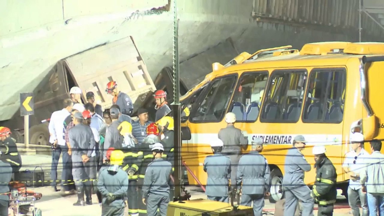 WM 2014: Zwei Tote nach Brückeneinsturz