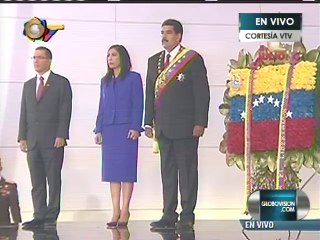 Download Video: Ejecutivo entregó ofrenda floral al Libertador Simón Bolívar