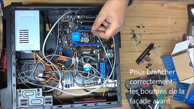 Montage d'un ordinateur fixe à partir de pièces détachées étape 10 branchement de la façade avant