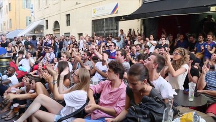 Ambiance sur le Vieux-Port à Marseille devant le match France-Allemagne