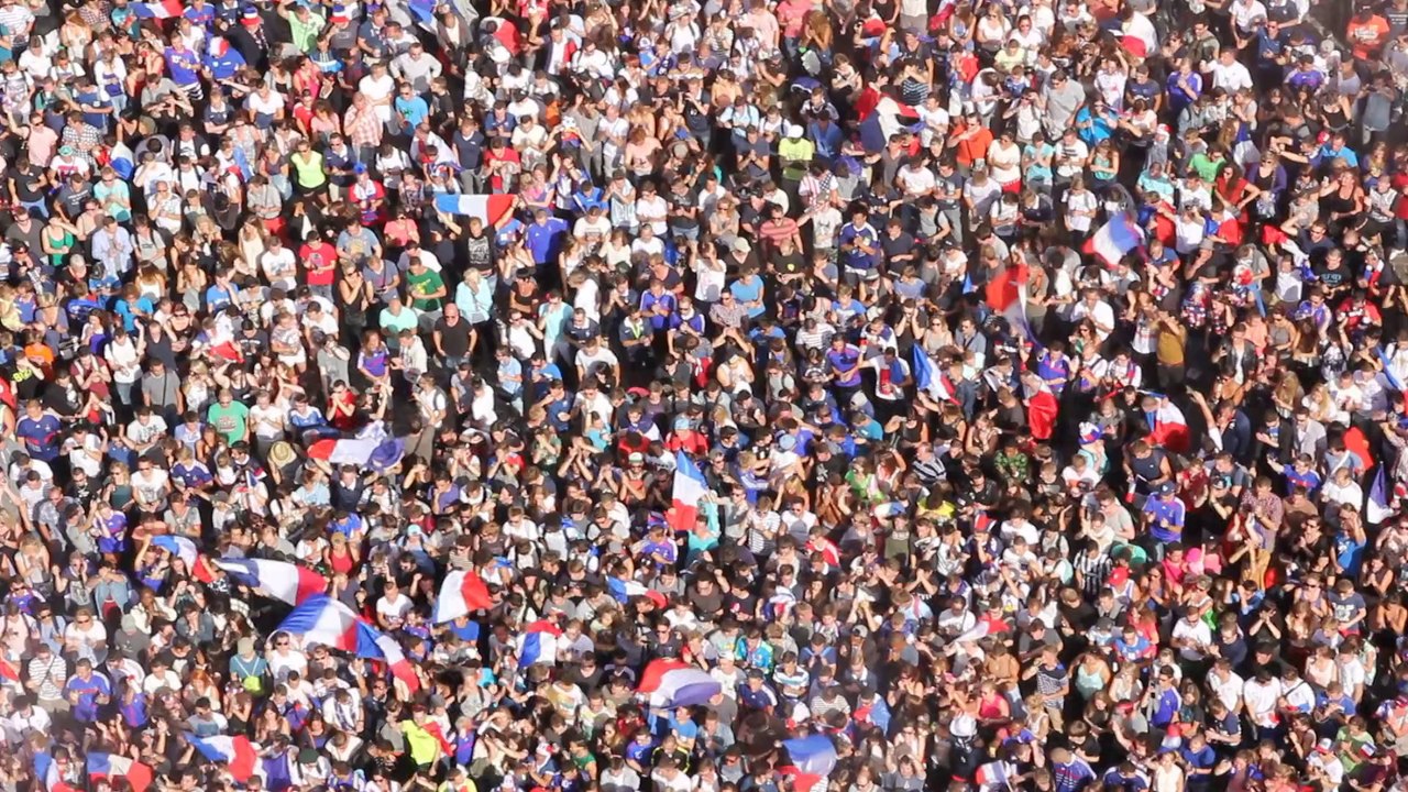 La Marseillaise, place des Héros à Arras, pour les quarts de finale de la Coupe du monde