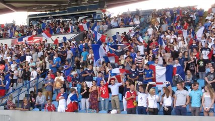 Villeneuve-d'Ascq : La Marseillaise avant le match France - Allemagne au Stadium Lille métropole.