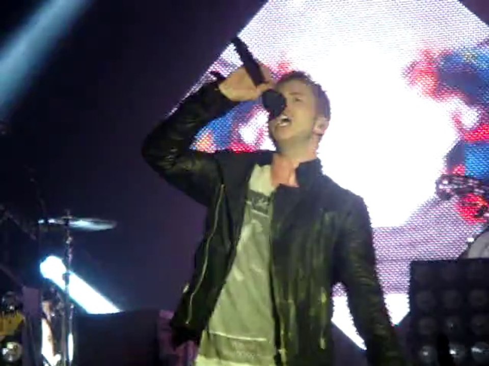 OneRepublic - Ryan Crowd Surfing