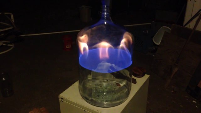 Set Isopropyl alcohol on fire : amazing and dangerous experiment