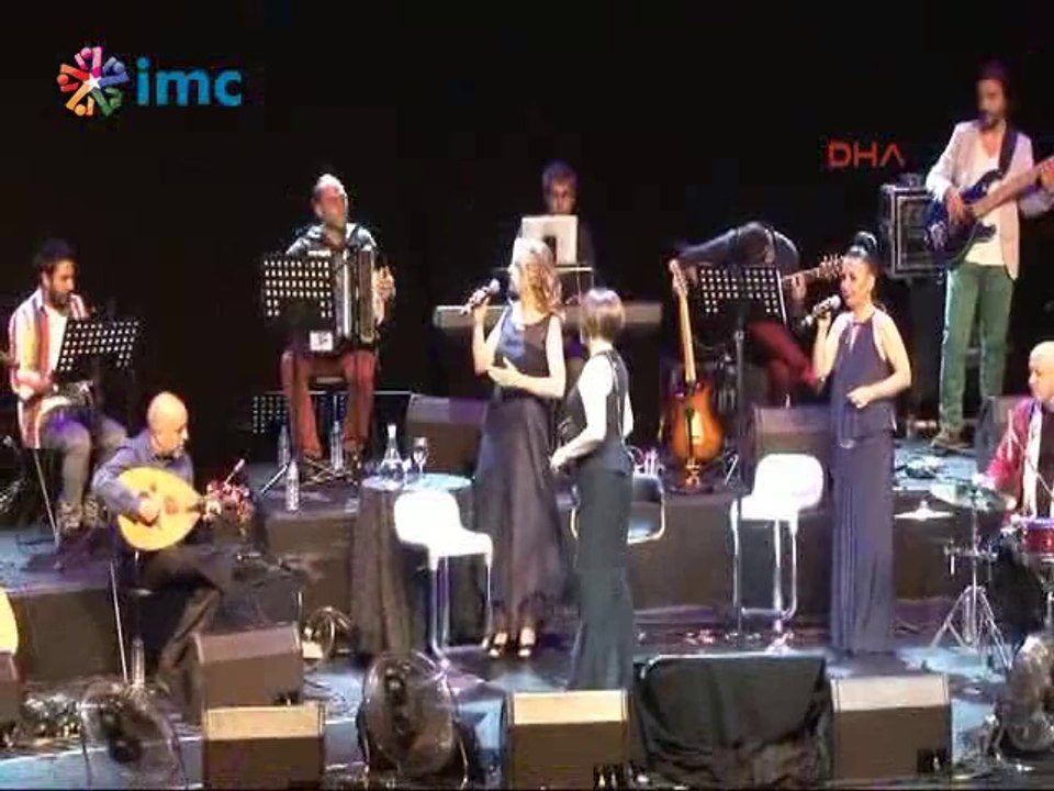 Kardeş Türküler, Sezen Aksu ve Ara Dinkjian'la beraber Açıkhava'daydı