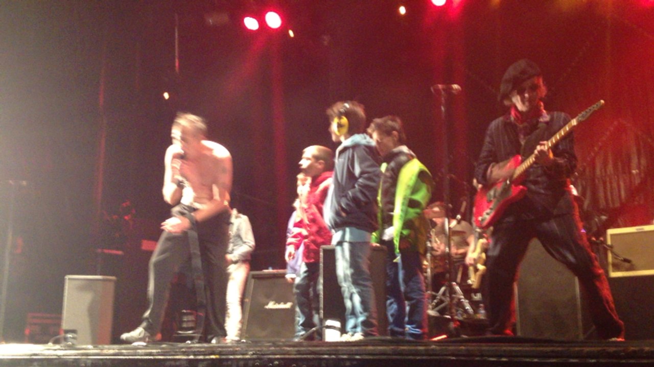 Les Wampas enflamment le public