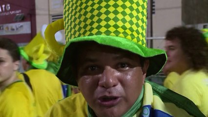 Torcida comemora vitória na saída do Castelão