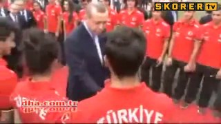 Başbakan'ın Genç Milli Futbolcuya Dövme Tavsiyesi