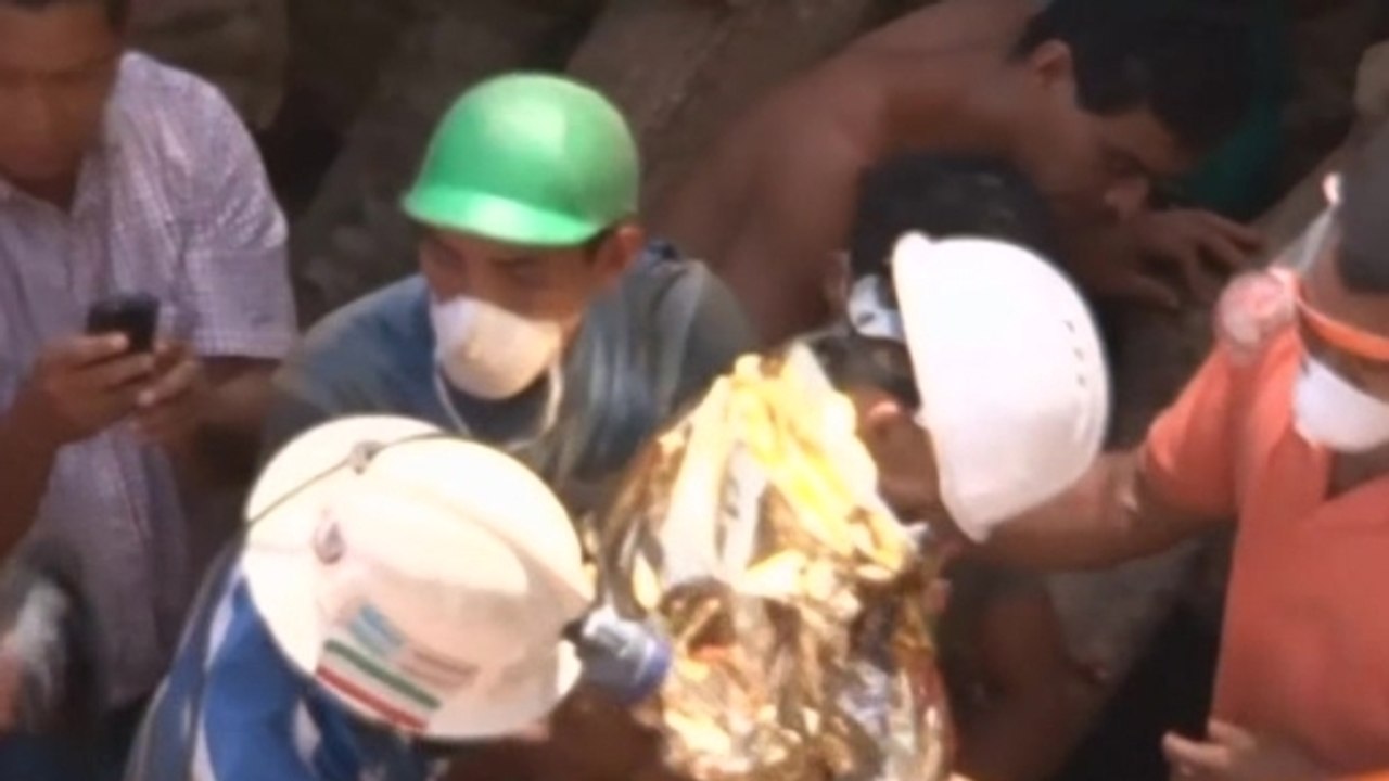 Rescuers free 3 trapped Honduran miners, 8 still missing