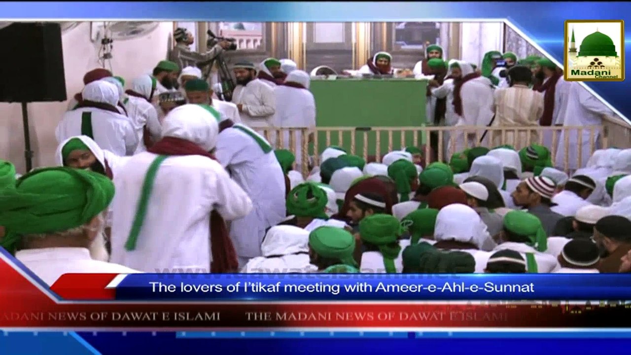 News 2 July - Lovers of the month of Ramadan having a meal with Ameer e Ahle Sunnat (1)