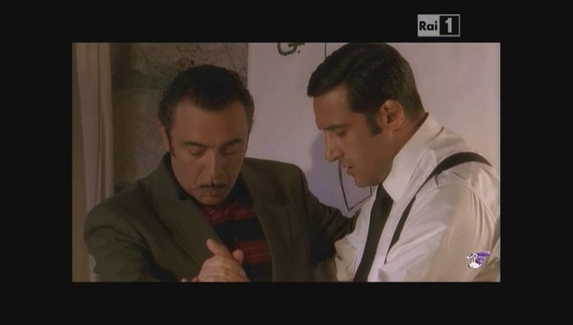Flavio Insinna prende lezioni di tango da Nino Frassica in Don Matteo 4