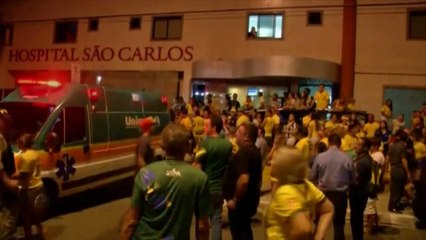 Mondial : les fans de Neymar massés à la sortie de l'hôpital