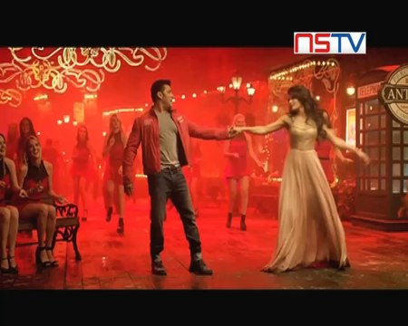 Salman Khan charms the audience with his song 'Hangover'