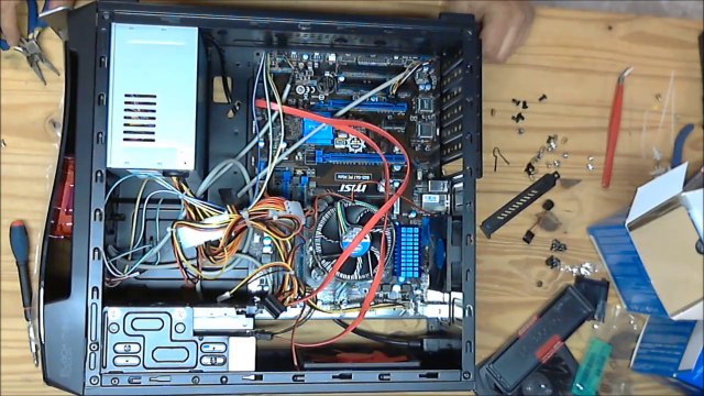 Montage d'un ordinateur fixe à partir de pièces détachées étape 13 les Zouip