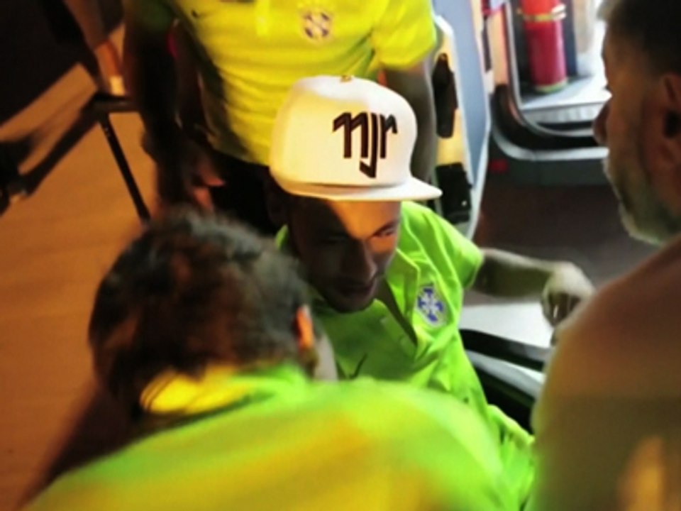 Raw: Neymar returns to Brazil training base