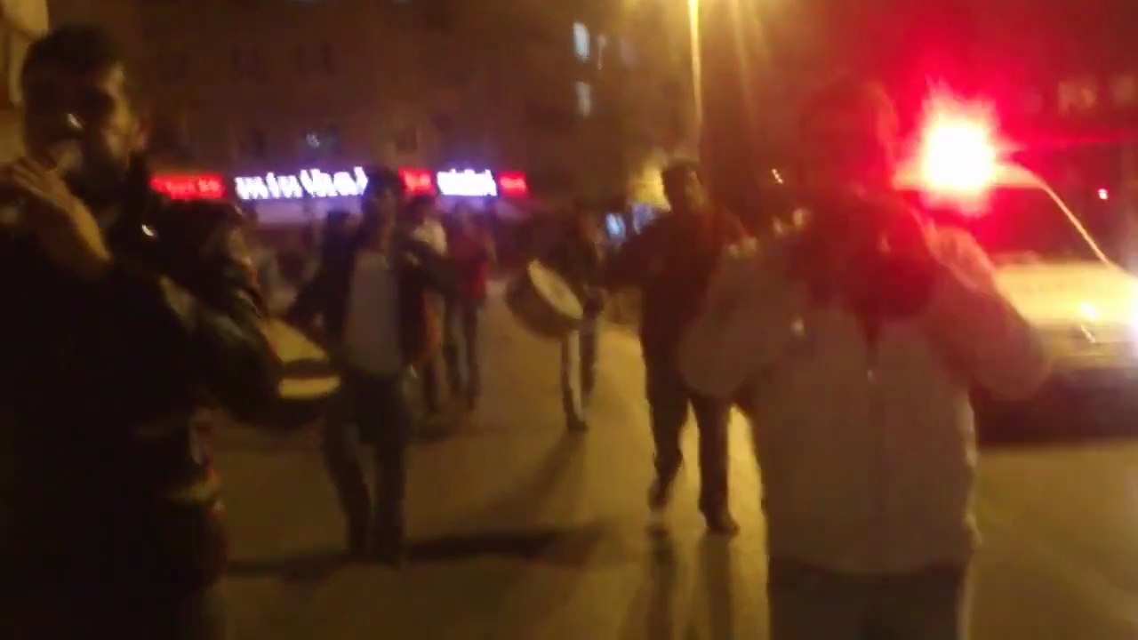 Sahur Vaktinde Mehter Marşı ile Uyandıran Davulcu Zurnacı Kardeşler