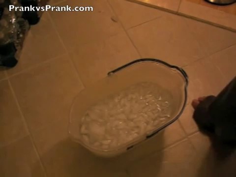 Hot Girlfriend Gets Pranked in Shower by NEW UNLIMITED PRANK FULL HD