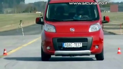 Geyik testinde çuvallayan otomobiller