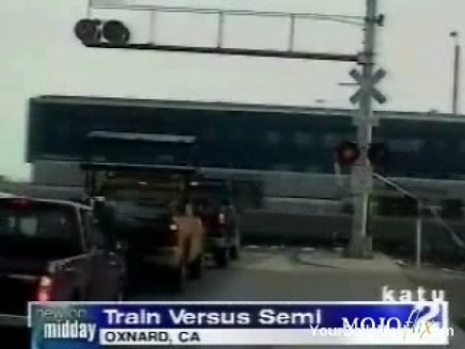 Train Qui Défonce Un Camion