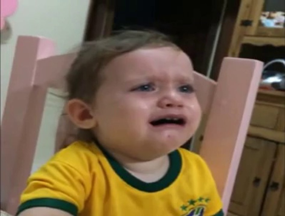 Neymar'a ağlayan küçük kız I www.halkinhabercisi.com