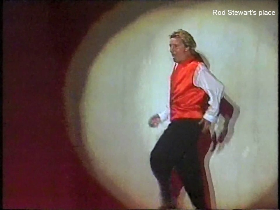 05 hot legs Rod Stewart live Hamburg 1991 [HD]