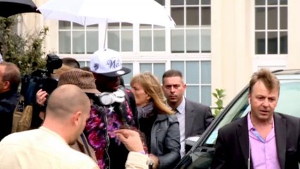 Flamboyantly dressed Pogba lands in Paris