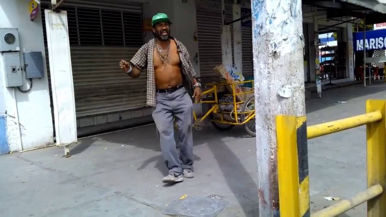 Bailarin callejero profesiona - Hay deme una monedita pala soda