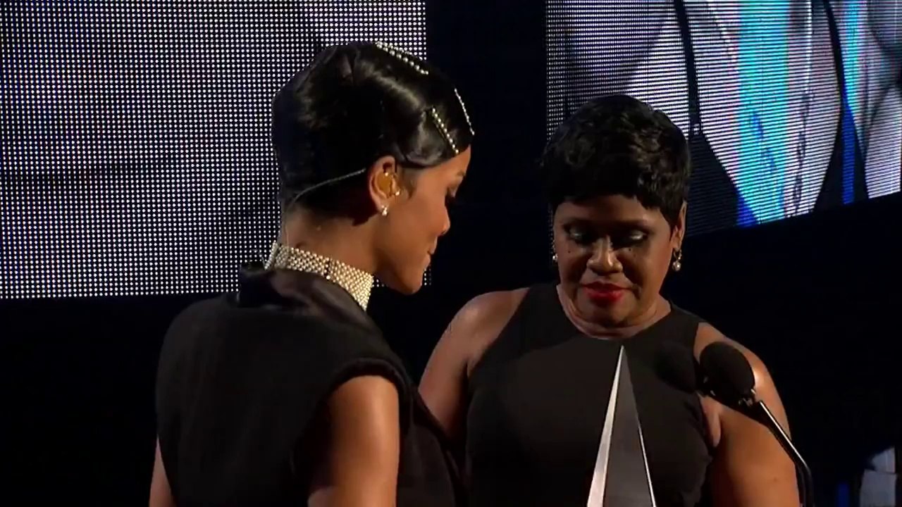 Rihanna - Icon Award