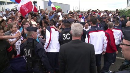 World Cup: French fans welcome Les Bleus home