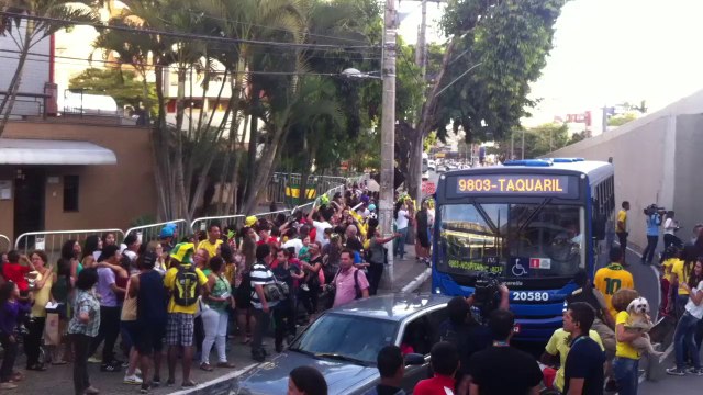 Le bus des Brésiliens arrive à Belo Horizonte... vide