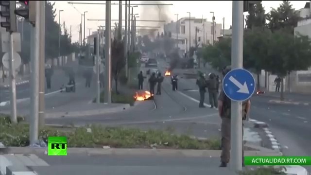(Vídeo) Choques entre palestinos y fuerzas de seguridad israelíes en Jerusalén Este