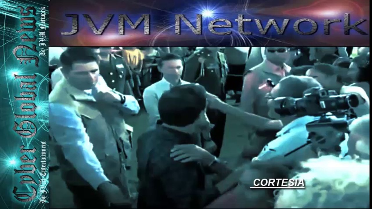 #Humor. Peña Nieto intenta hacerse un ”selfie” y deja caer el teléfono. #Vídeo