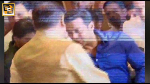 Shahrukh, Salman HUG at Baba Siddiqui's Iftar Party 2014 EXCLUSIVE VIDEO