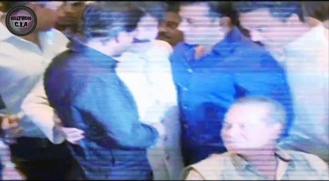 Shahrukh, Salman HUG each other at Baba Siddiqui's Iftaar Party 2014