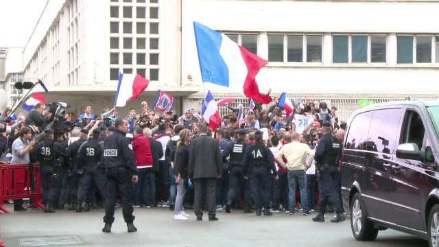 Les Bleus acclamés par leurs supporteurs