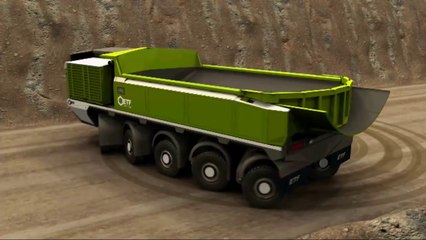 Etrafında dönebilen ağır iş kamyonu