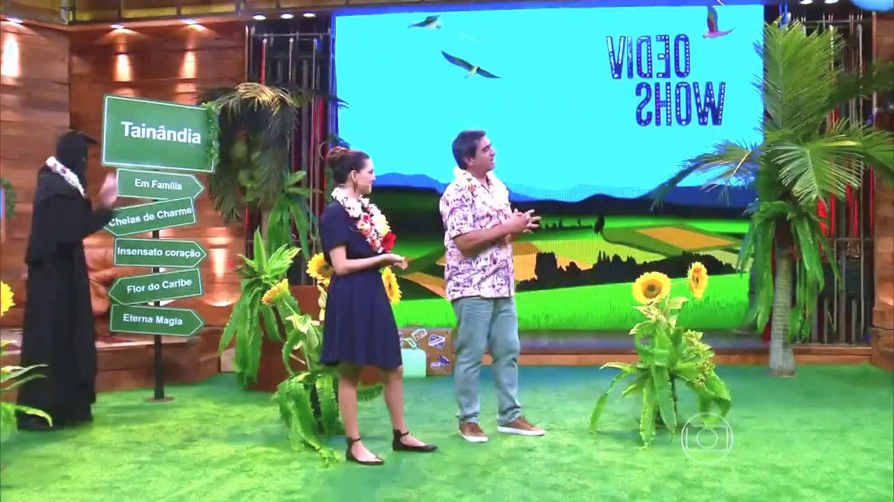 Tainá Müller é surpreendida com 'Tainândia' no Vídeo Show