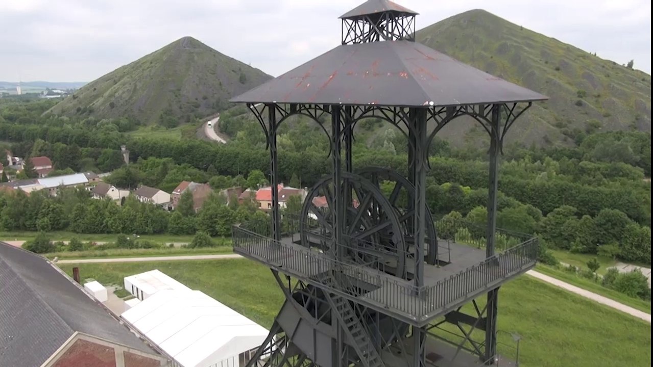 Belles balades :  les terrils du 11/19 vus du ciel