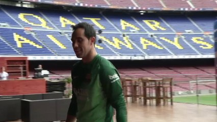 El Barcelona presenta a Claudio Bravo