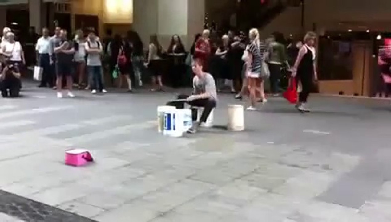 İnanılmaz Güzel Sokak Gösterisi