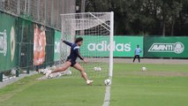 Valdívia marca gol incrível no treino do Palmeiras!