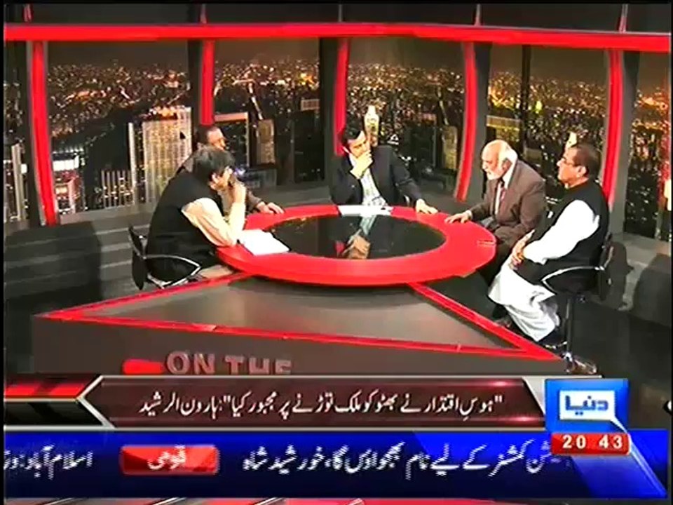 Iftikar Ahmed and Haroon Rasheed Fight in a Live Show