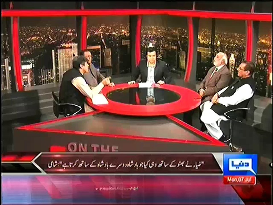 Iftikar Ahmed And Haroon Rasheed Fight On Era Of Zulfikar Ali Bhutto