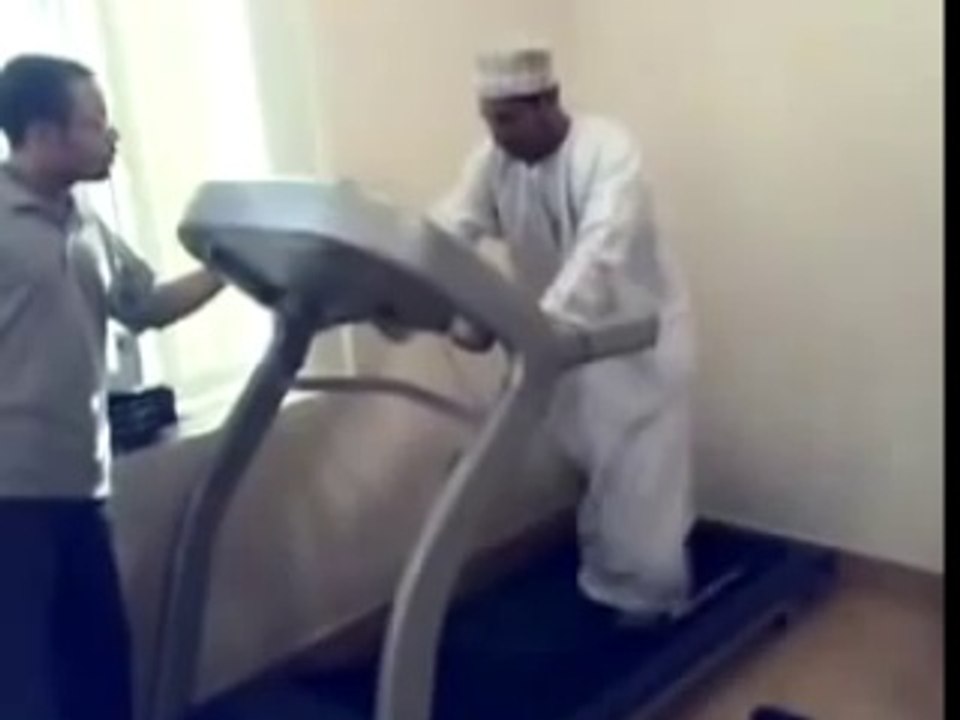 Un arabe sur un tapis roulant ! a voir