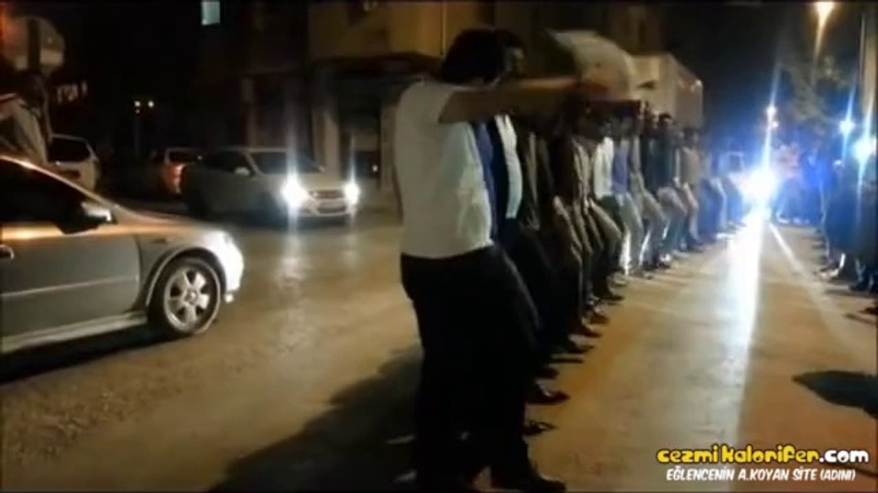 Sahurda Halay Çekmek