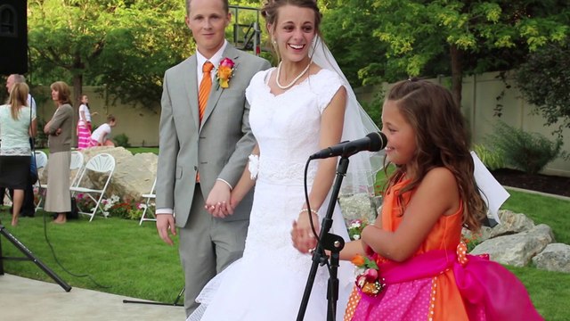 Little Sister sings Frozen Love Is An Open Door at wedding