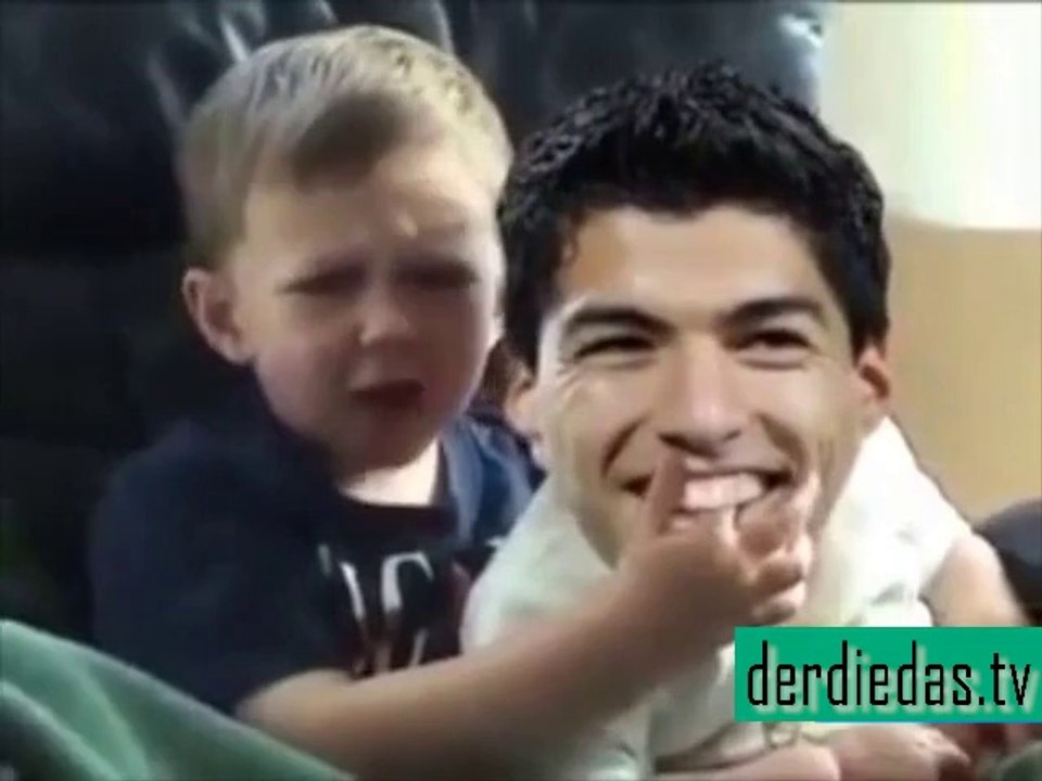 Suarez bit my finger – Neue Version